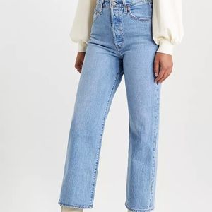 Levi’s Ribcage Straight Ankle Jeans